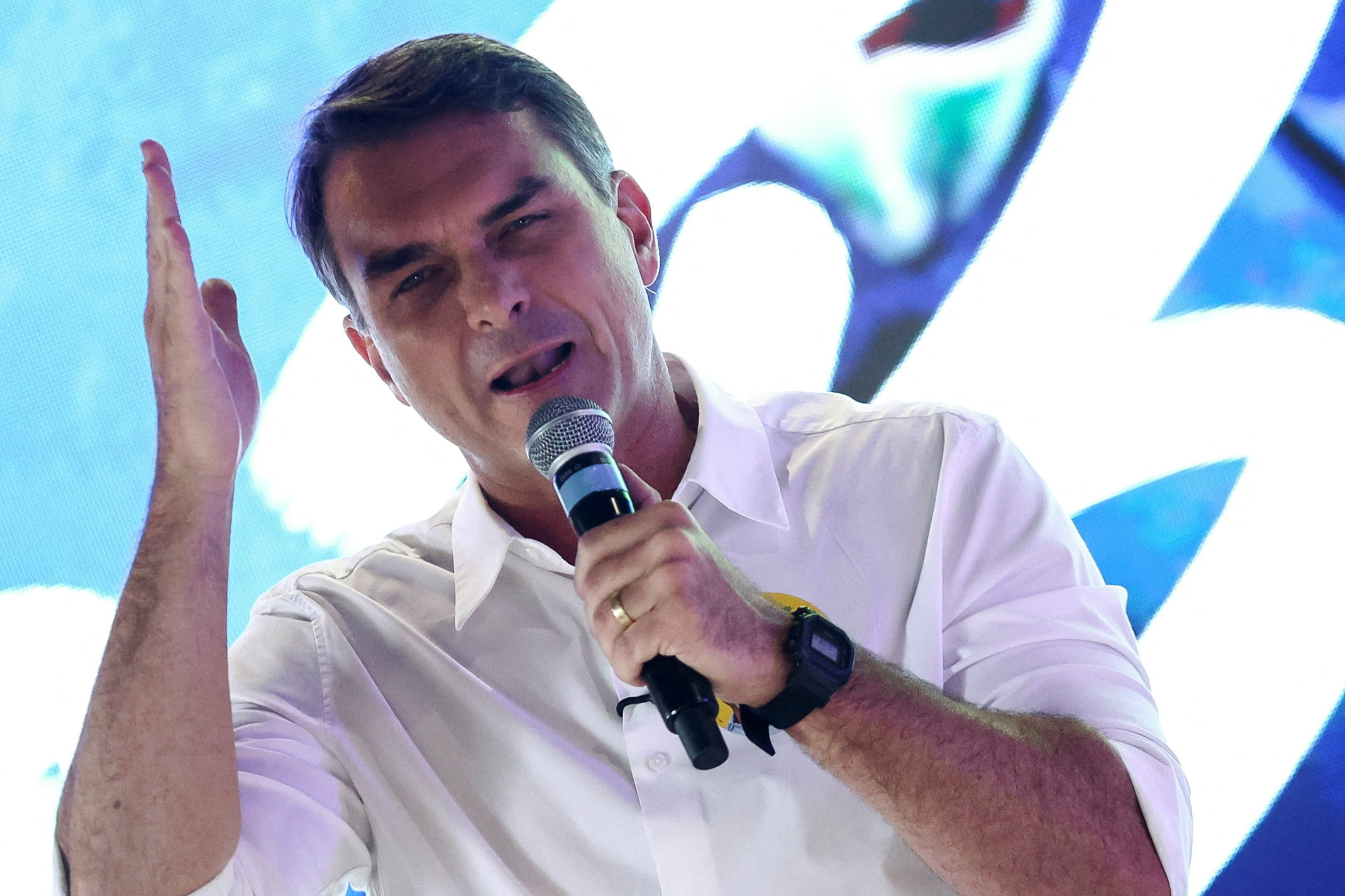 Ex-ministros criticam propostas de Flávio que “enfraquecem órgãos fiscalizadores”