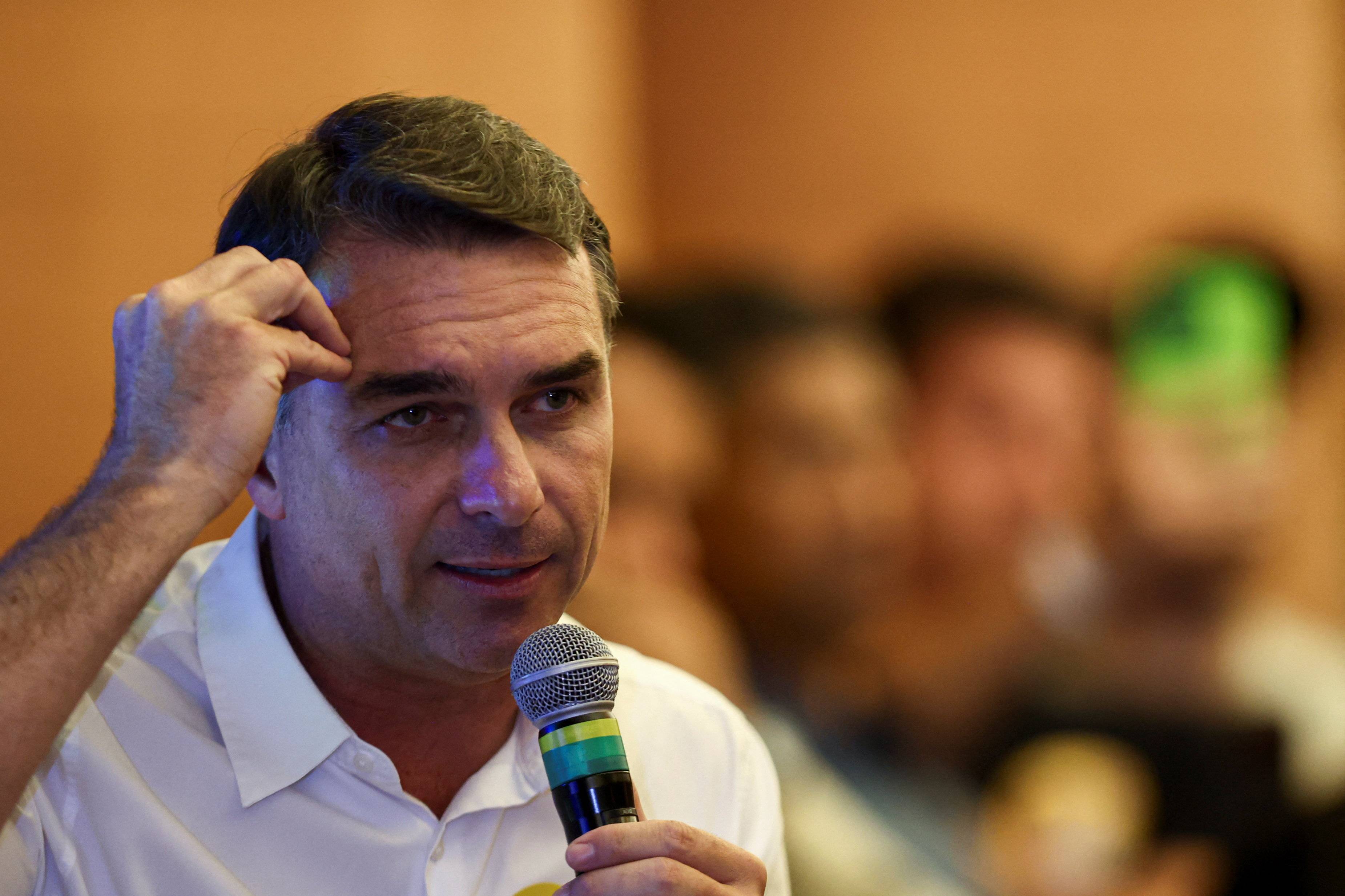 Flávio volta a descartar reeleição e diz que fará apenas um mandato se eleito