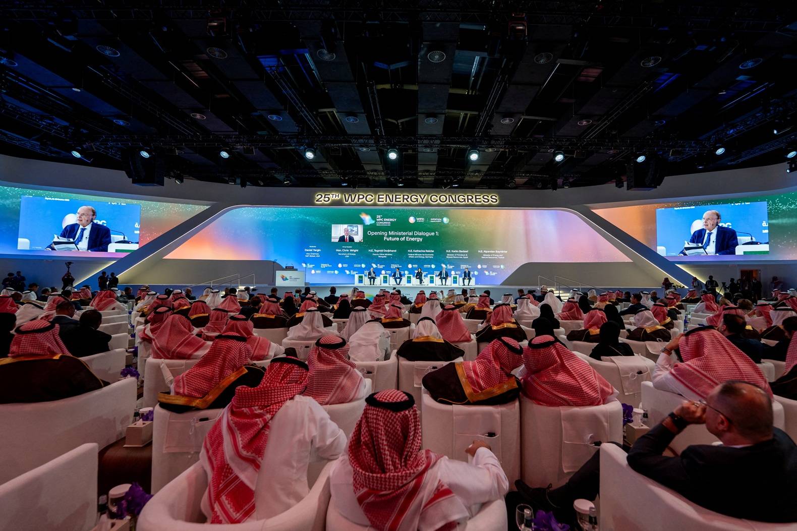 Guerra e mísseis desafiam ambições da Arábia Saudita no setor de petróleo