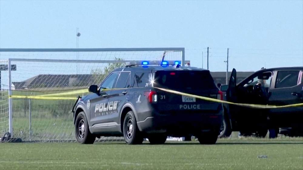 Caminhão invade partida de futebol no Kansas e mata duas pessoas, incluindo criança