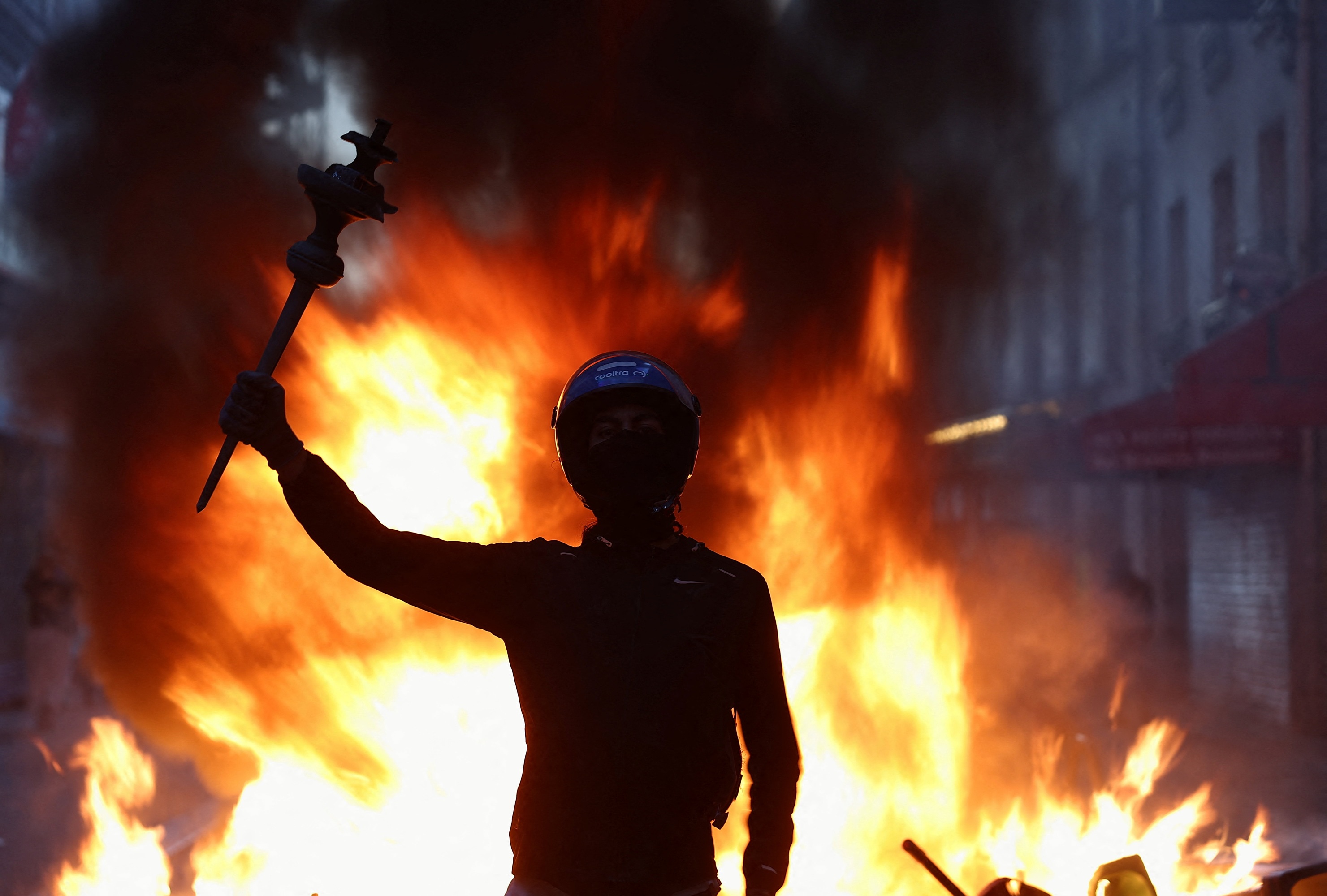 Como a França ficou presa entre o avanço do populismo e a realidade fiscal