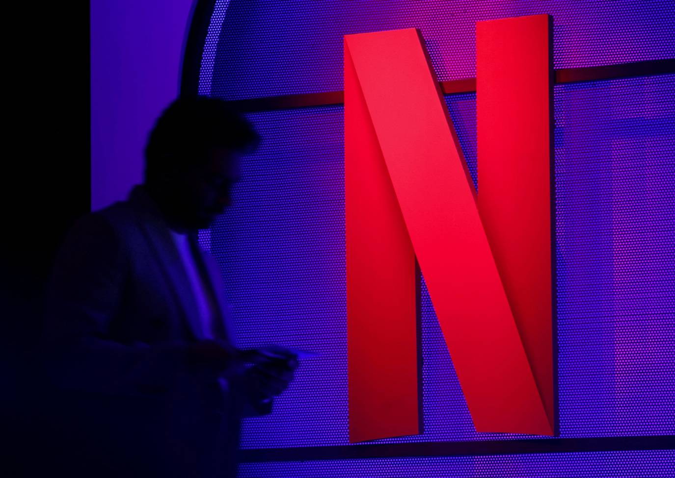 Ações da Netflix caem após projeções ampliarem temores sobre crescimento