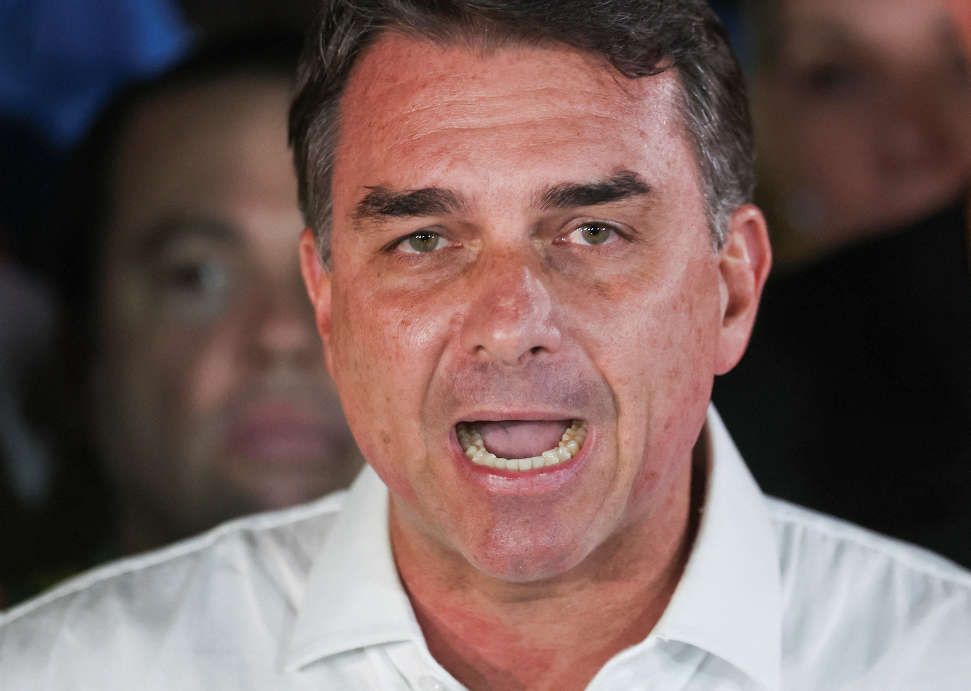 Governo Trump vai dar vistos e permitirá entrada de Flávio e família nos EUA