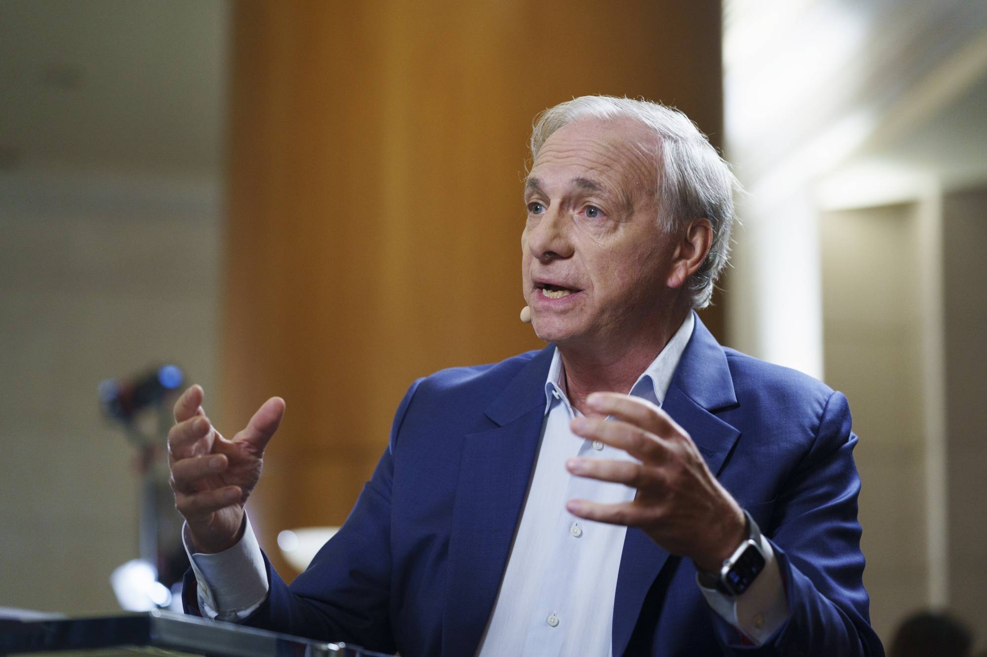 Ray Dalio vê bolha da IA perto de estourar com alta dos juros