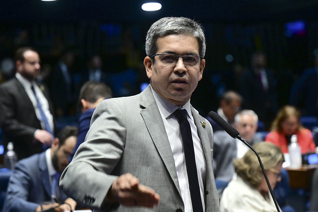 ‘Vamos trabalhar para aprovar PEC da Segurança na 3ª feira’, diz Randolfe Rodrigues