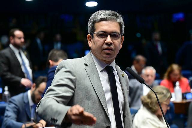 ‘Vamos trabalhar para aprovar PEC da Segurança na 3ª feira’, diz Randolfe Rodrigues
