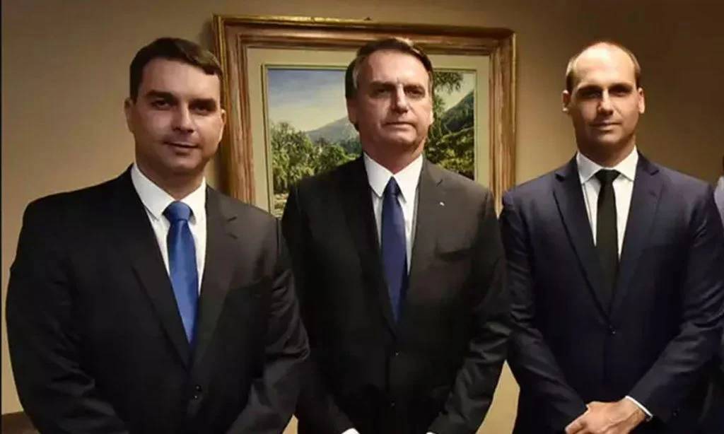 Os obstáculos para Flávio anistiar Jair e Eduardo Bolsonaro se for eleito