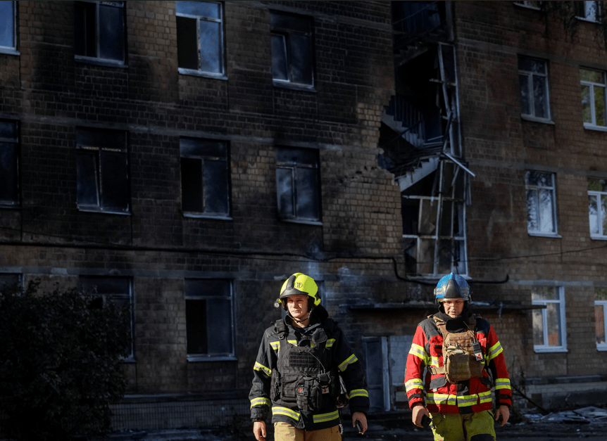 Drone russo colide com escola em Kiev; não há feridos, segundo autoridades