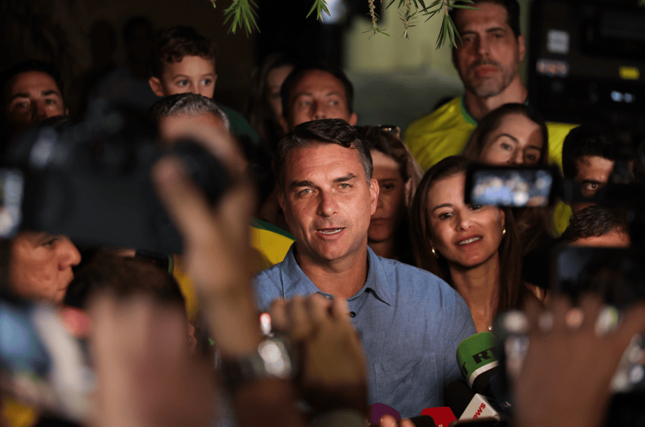 Continuidade de euforia no mercado depende de plano ainda incerto de Flávio Bolsonaro