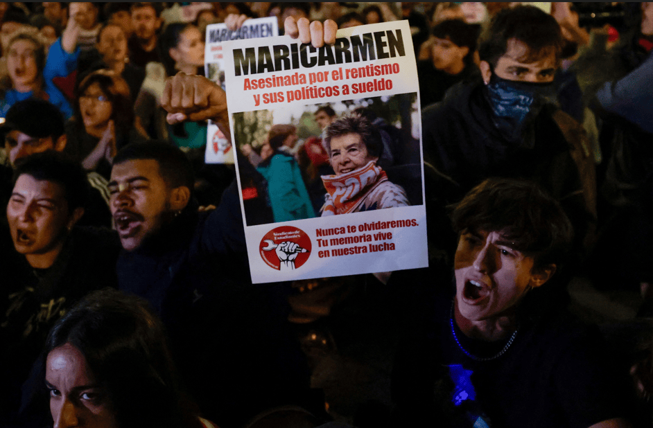 Manifestantes reagem em Madri após a morte de Maricarmen Abascal