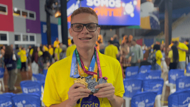 Rafael Cristian Gonçalves, de Datas interior de Minas Gerais, conquistou 5 vezes medalhas na OBMEP e hoje cursa Medicina na UFMG (Crédito: Instituto Ponte)