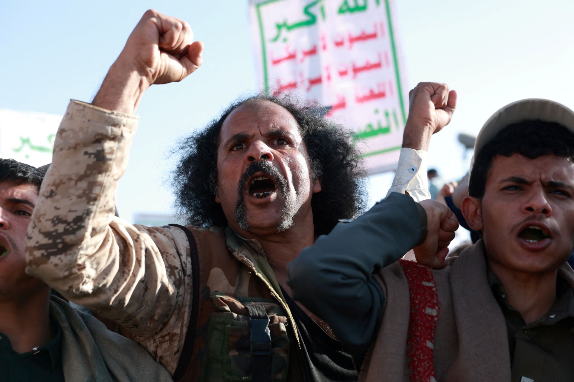 Houthis ameaçam atacar aeroportos e instalações petrolíferas da Arábia Saudita