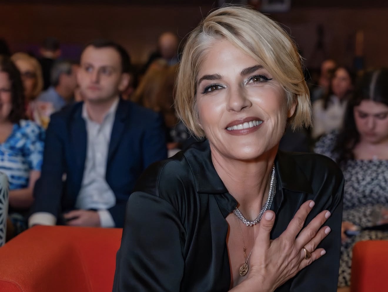 Atriz de ‘Legalmente Loira’ é presa após agredir comissárias em avião