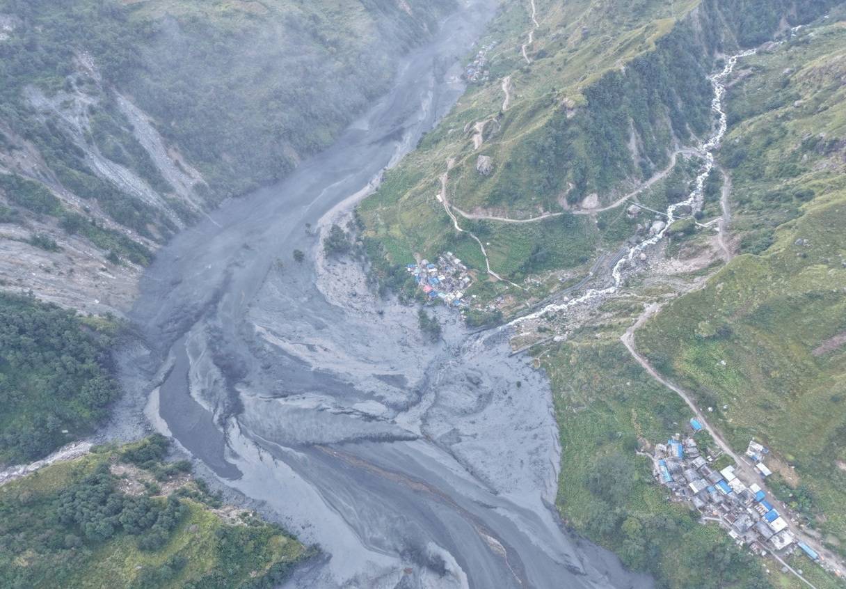 Nepal: deslizamento de terra deixa estrangeiros isolados e causa destruição