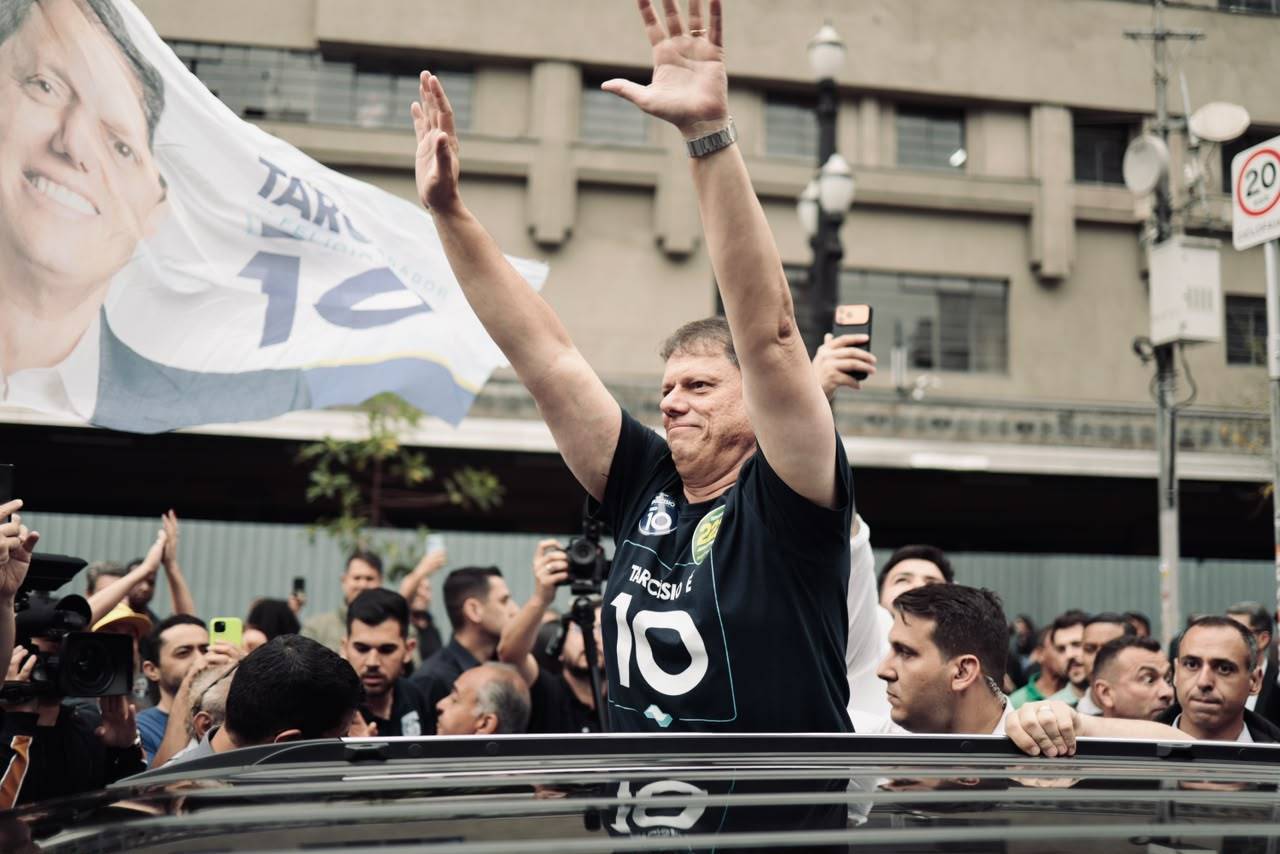Tarcísio diz que, em caso de segundo turno, pode ajudar Flávio fora de SP