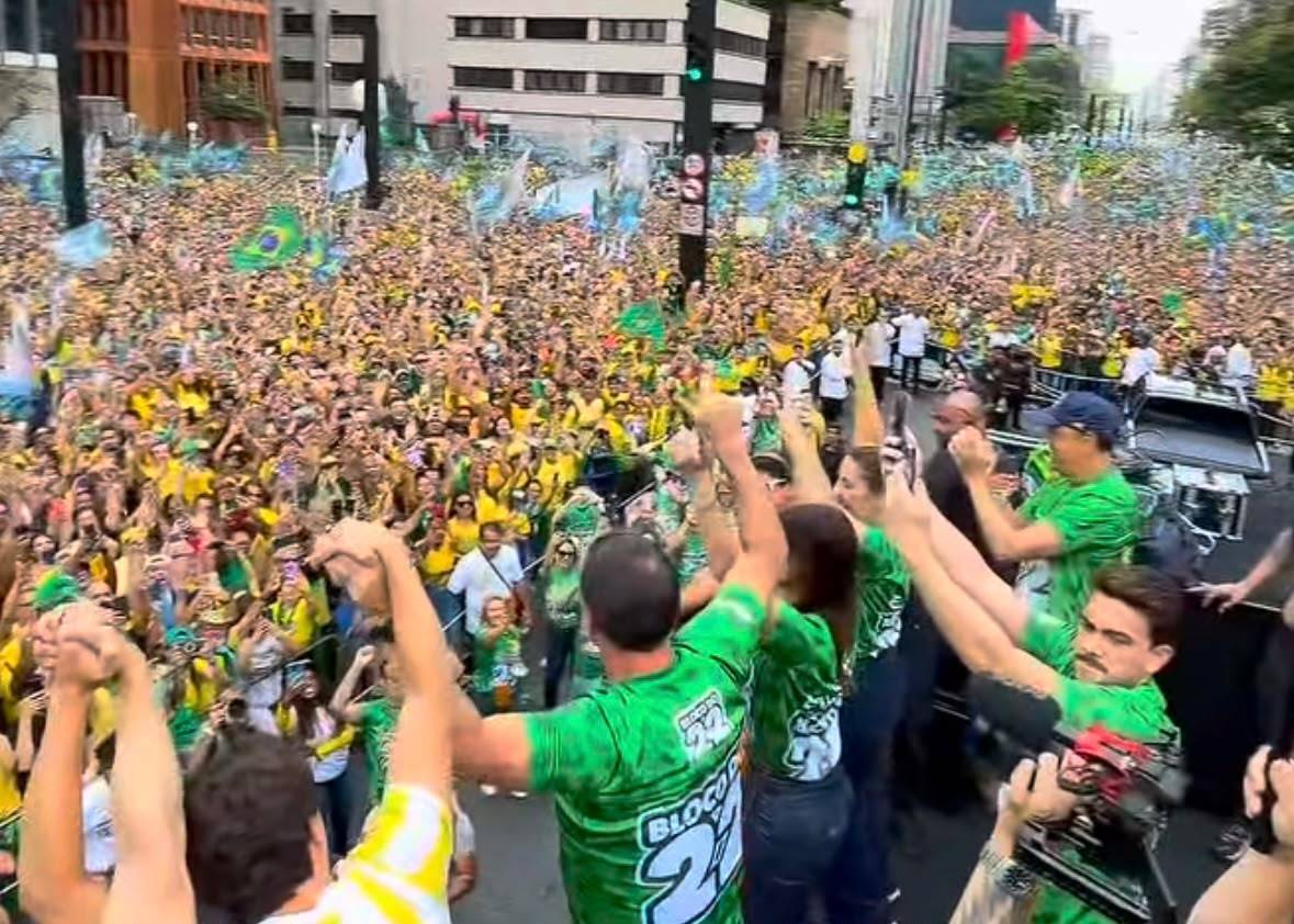 Ato de Flávio na Paulista pede que apoiadores escondam bandeiras de EUA e Israel