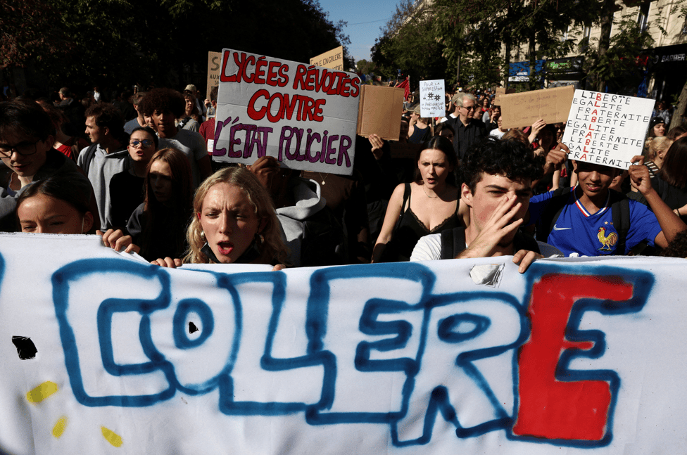 França: estudantes voltam a bloquear liceus e ampliam pressão por verbas na educação