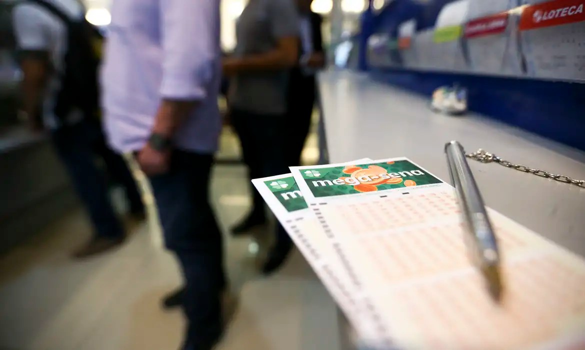 Mega-Sena de R$ 230 milhões: ainda dá tempo de apostar?