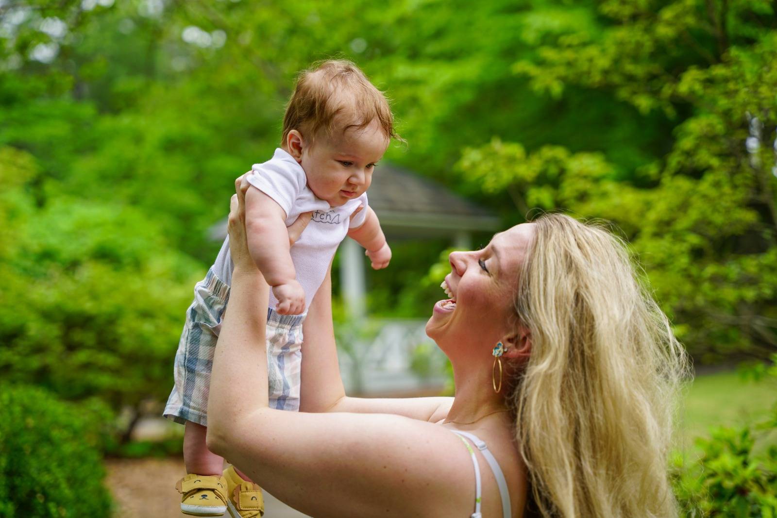 Pausar a carreira para cuidar da família: quem protege o futuro da mulher?