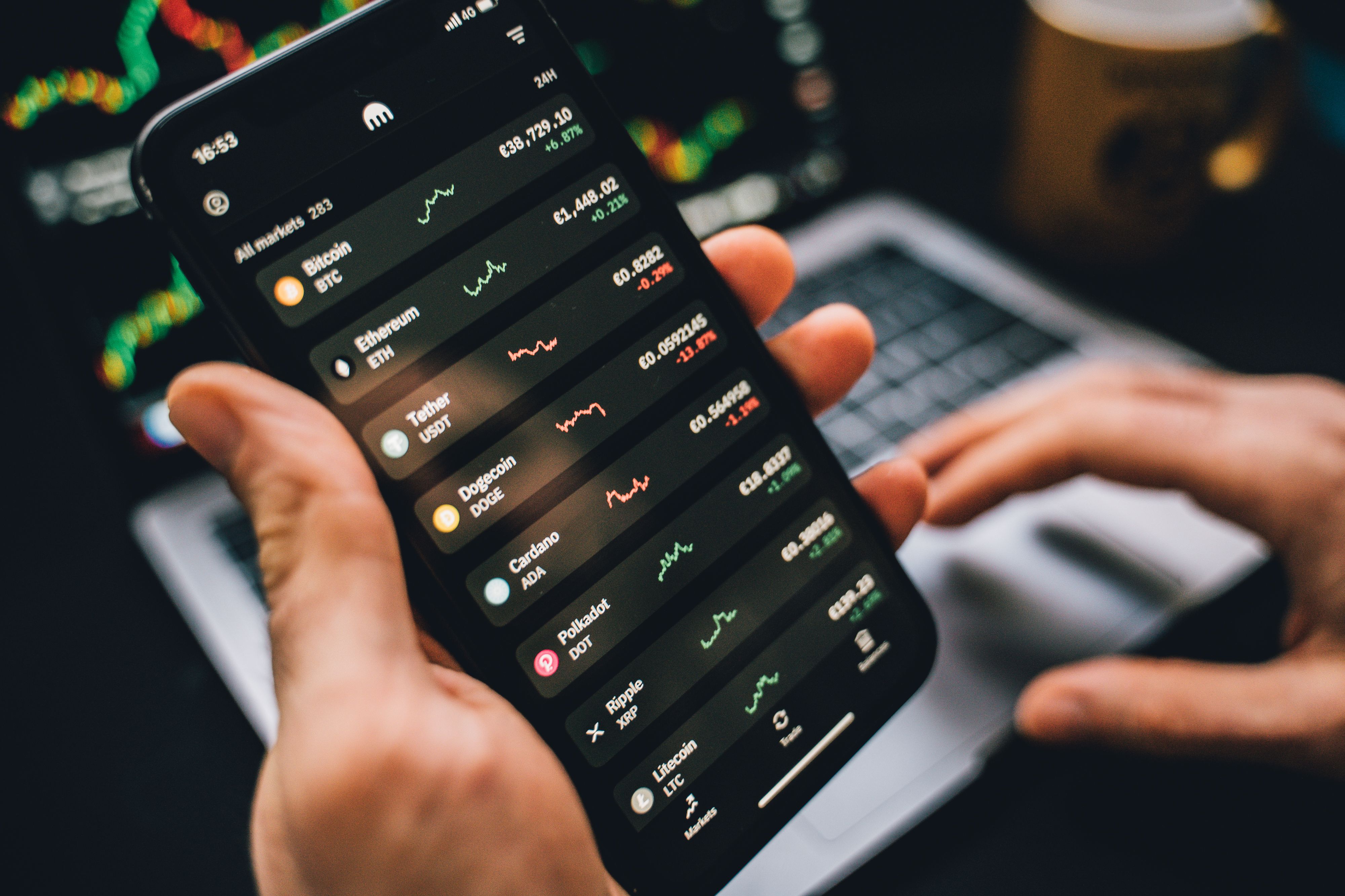Conforme a Ancord, país encerrou setembro com 26.679 profissionais credenciados para atuar no mercado financeiro (Foto: Pexels)