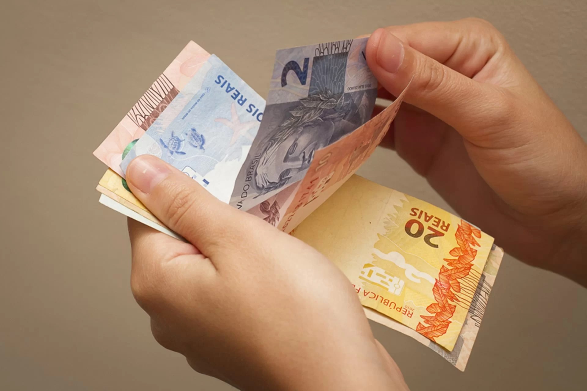Juro do Tesouro vai na contramão do exterior e sobe até 9 pontos-base