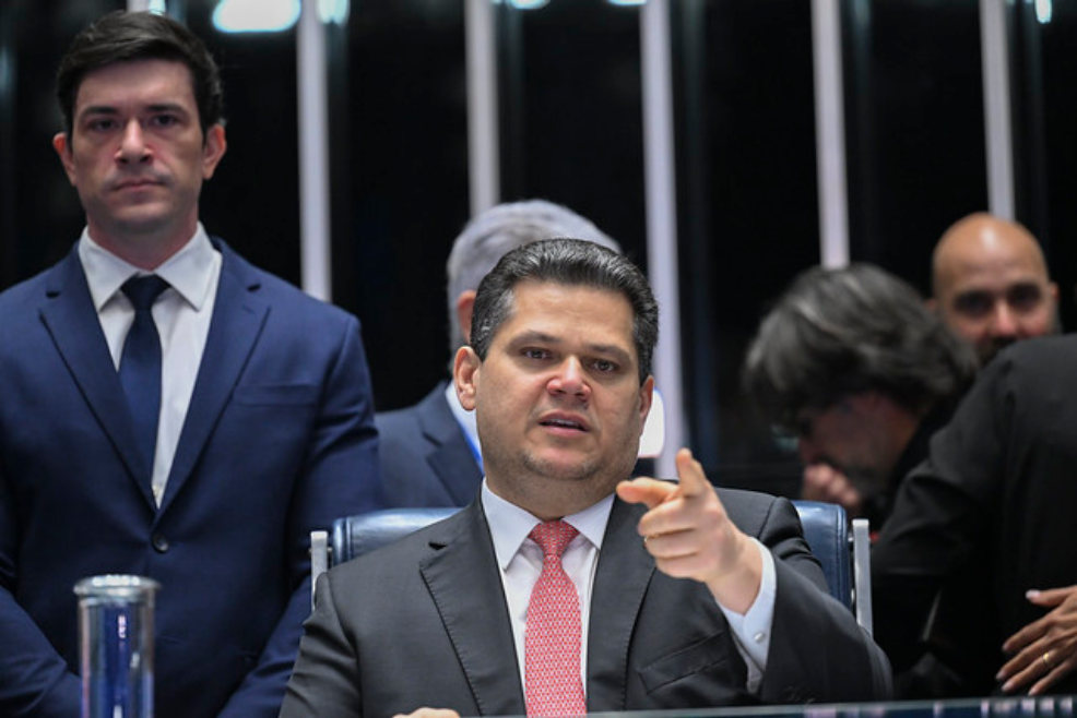 Alcolumbre diz que impactos do fim da 6×1 são incalculáveis e defende debate