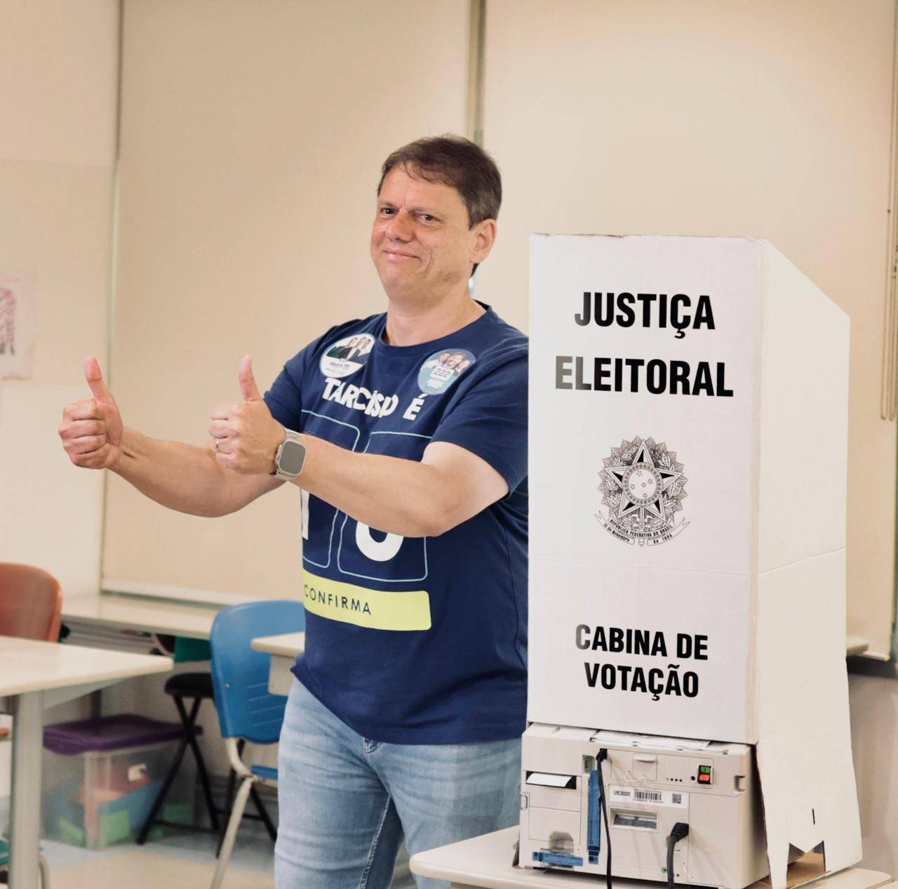 Tarcísio vota em SP, se diz otimista e cita saúde e segurança como desafios