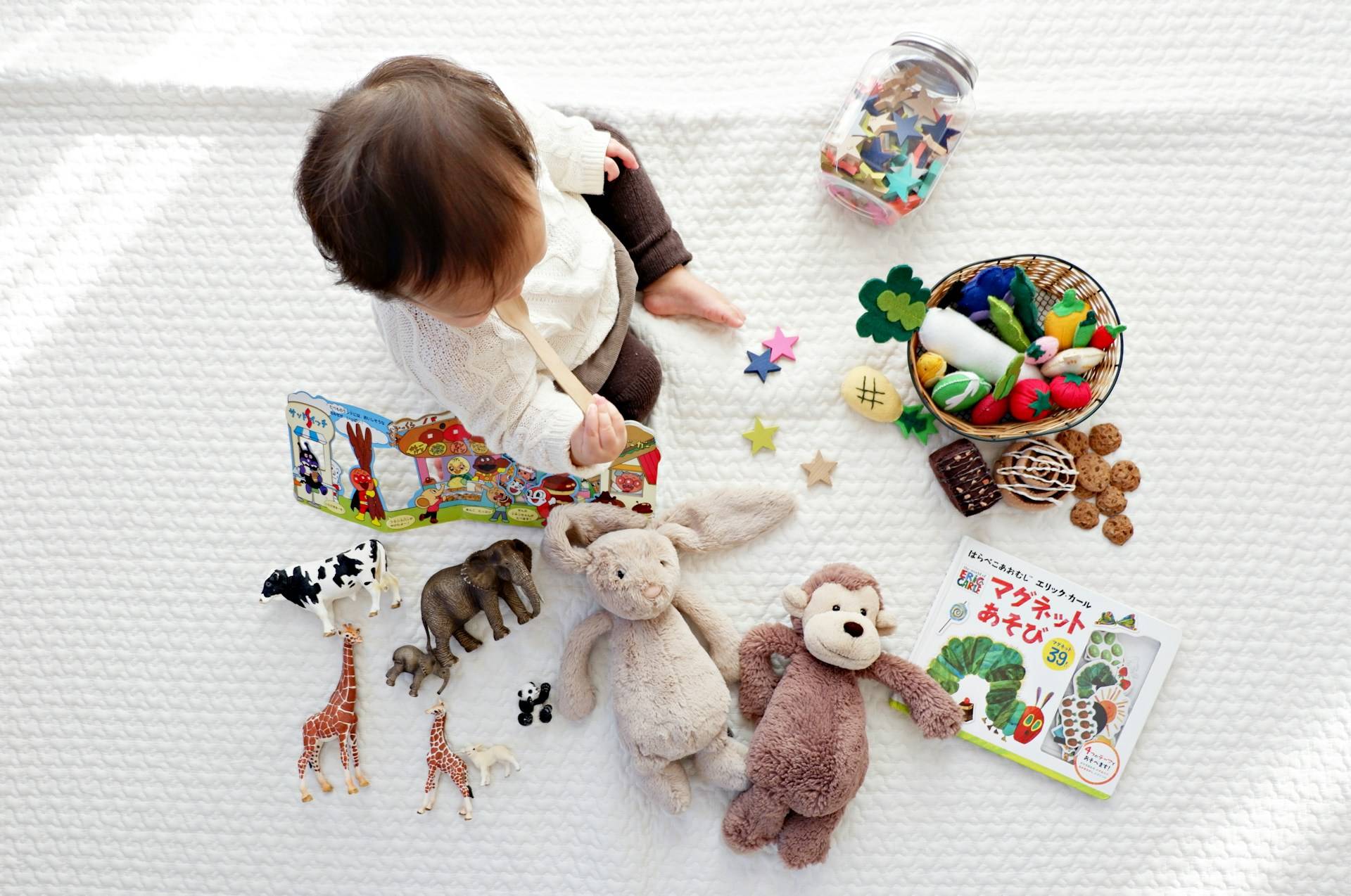 Criança e seus brinquedos